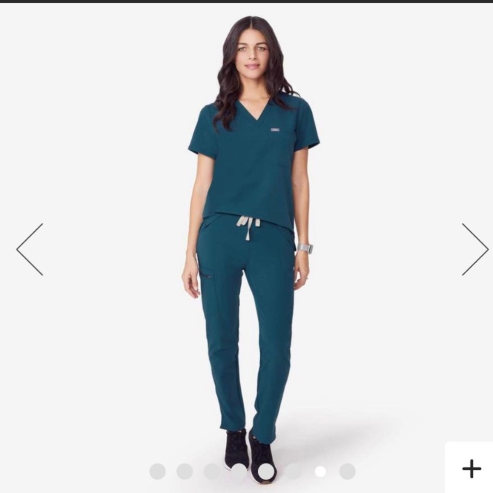 Figs scrub top